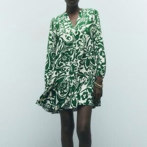 Zara Mini Kelly Green and White Print Dress. Button Down V Neck. Small
